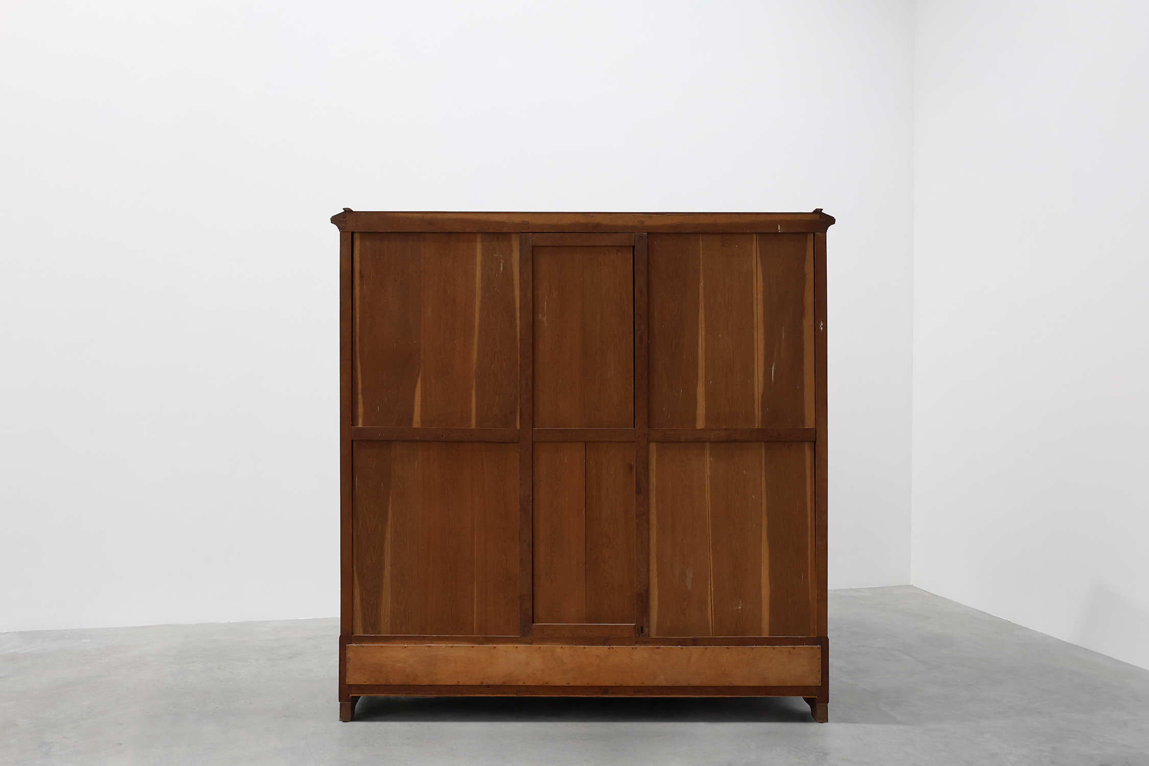 Art Nouveau wardrobe attr. to De Coene with artwork by Geo Verbanck, Belgium ca. 1905thumbnail